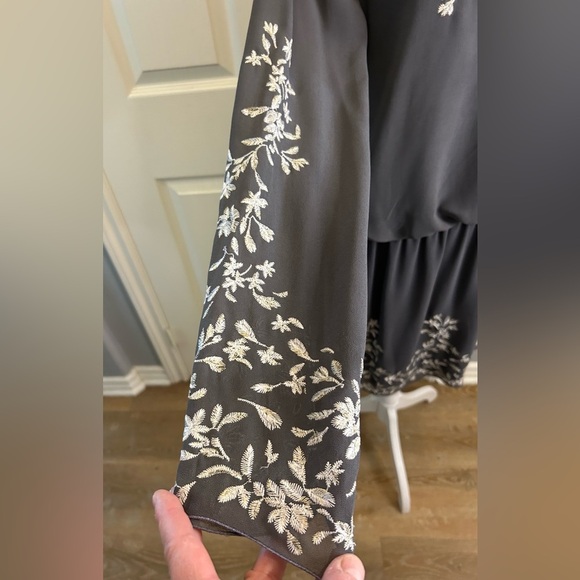 🩶”WHBM” Bluish Gray Long Sleeve Dress w/ White and Gold Floral Embroidery Sz 12🩶 - Picture 5 of 16